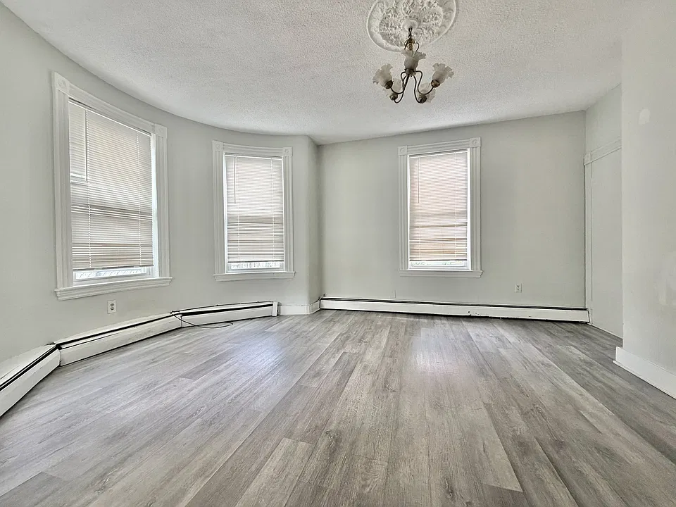 8-10 Oakland St #1