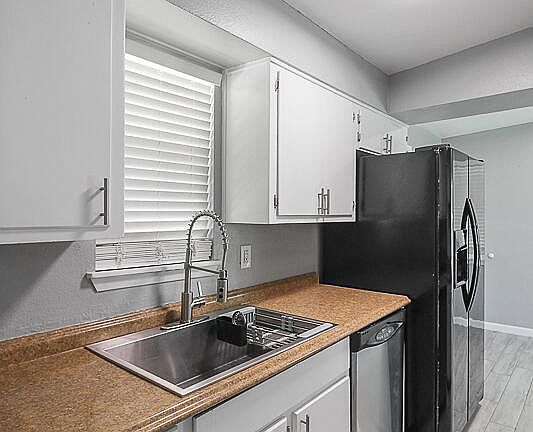 4th image of 10321 Luella Ave