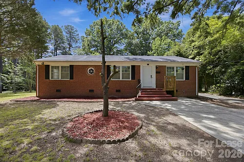 631 Townsend Ave Photo 1