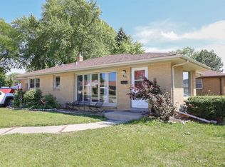 821 Carlton Dr, Racine, WI 53402