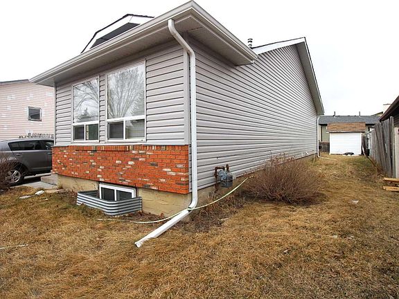 2nd image of 11 Falshire Dr NE