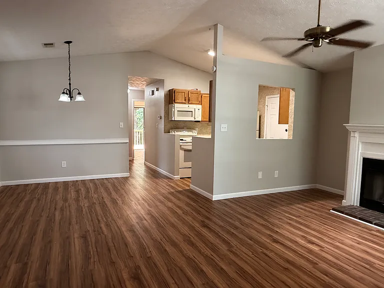276 Pleasant Pointe Dr — Photo 2