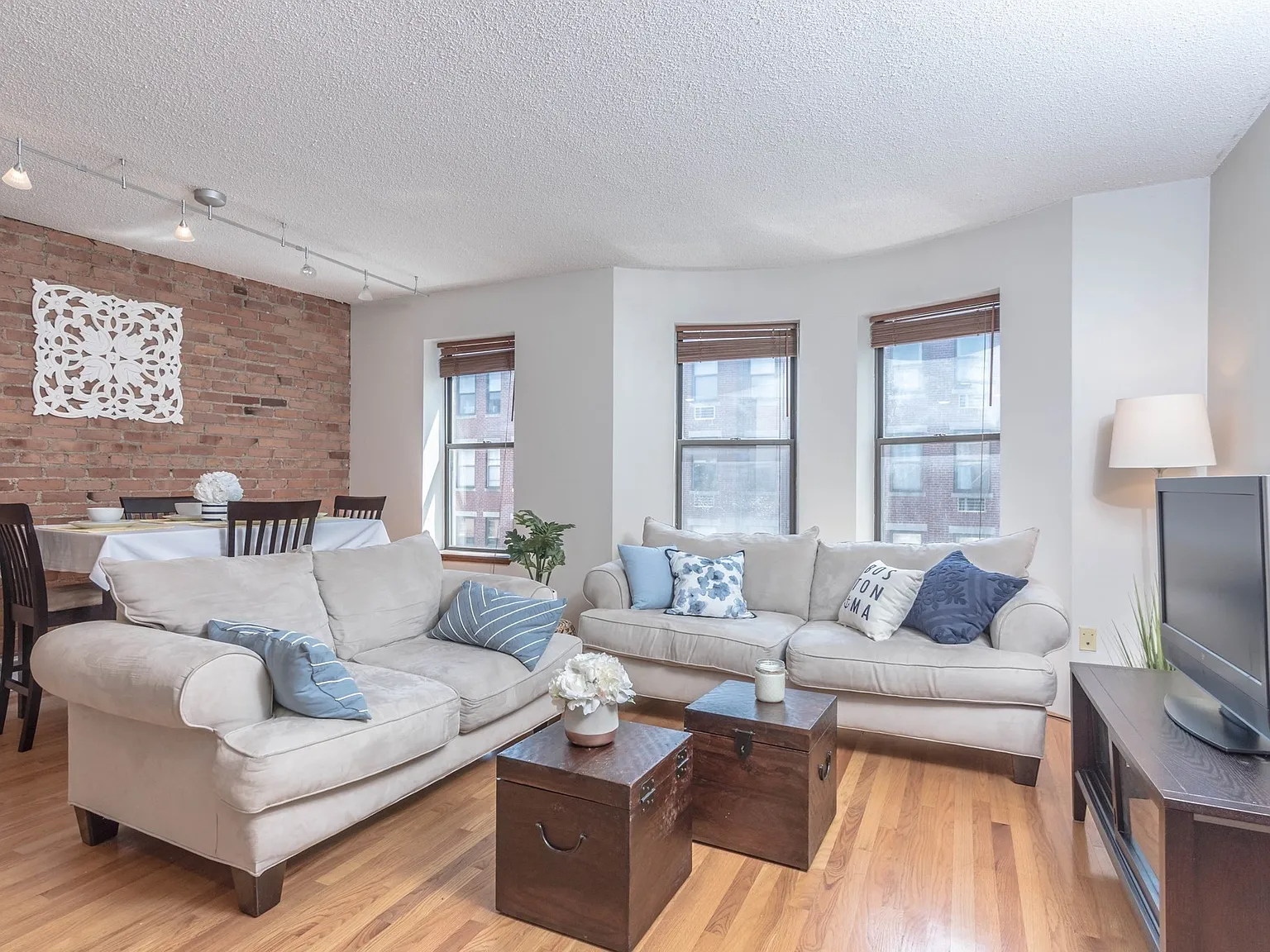 1 bed, 586 sqft, $2,700 — Photo 2
