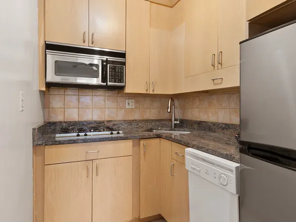 345 East 52nd Street image 5 of 10