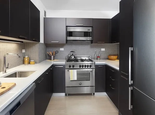 222 East 39th Street image 5 of 15