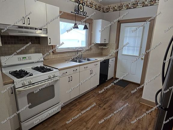 3rd image of 6854 California Ave