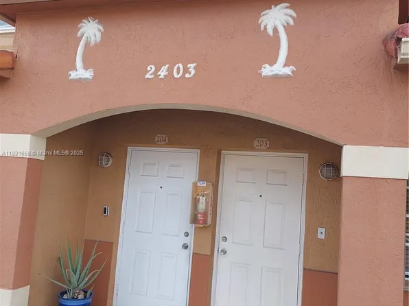 2403 W 76th St APT 203, Hialeah, FL 33016