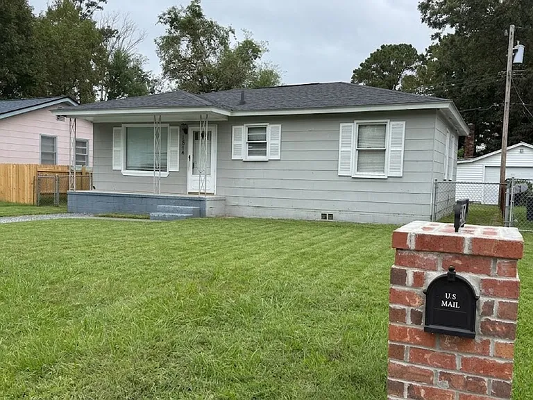 1514 Heron St — Photo 2