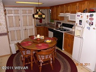 4th image of 1011 Weaver St