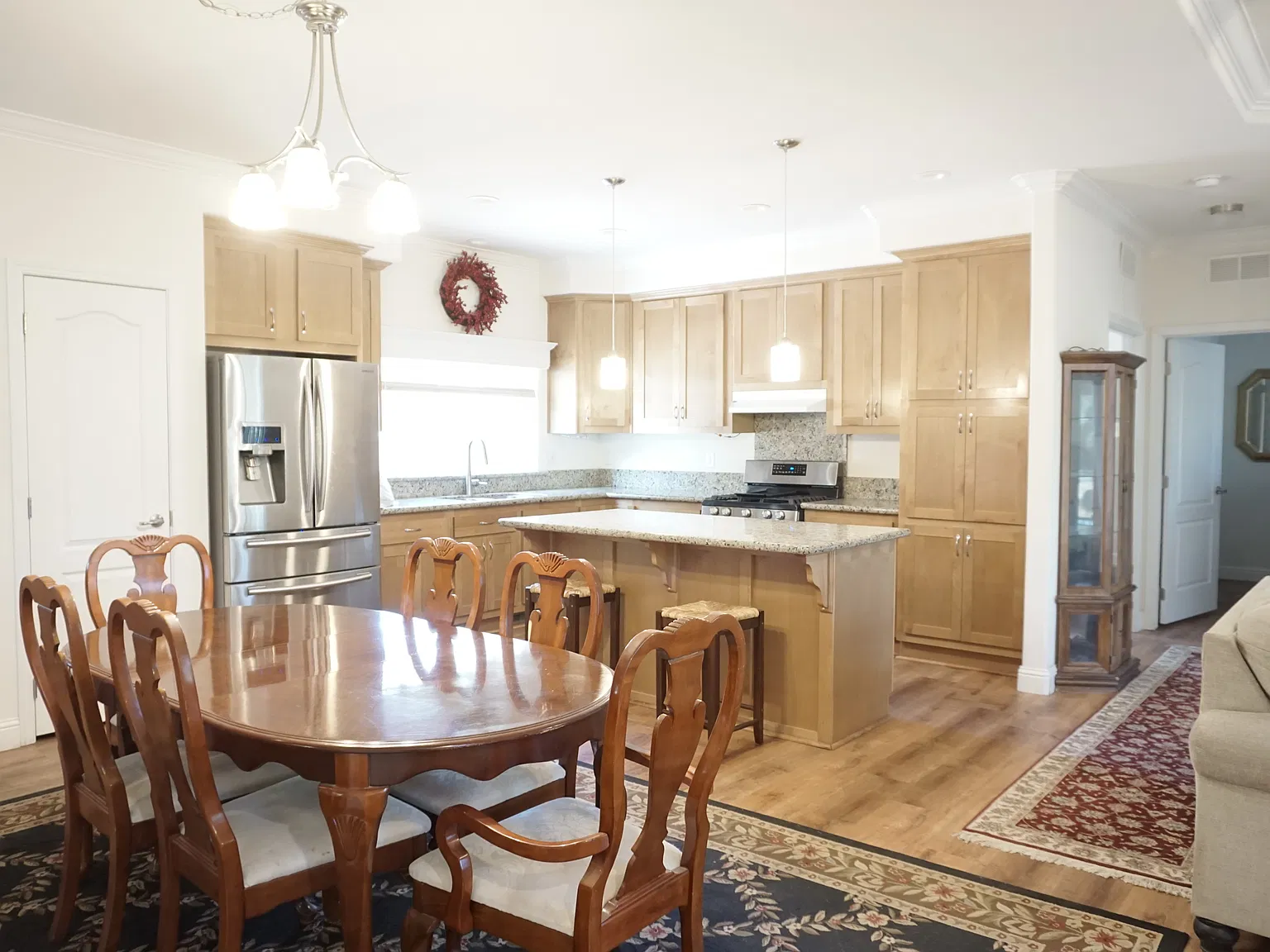 3 bed, 1400 sqft, $2,900 — Photo 2