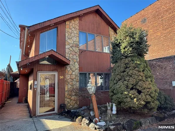 38 Church St, Lodi, NJ 07644