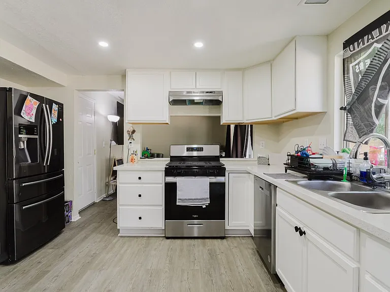 45041 Colleen Dr — Photo 10