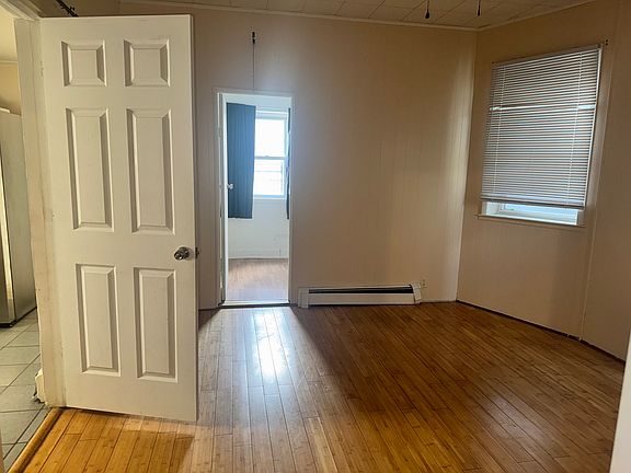 5th image of 142 Mallory Ave Floor 1