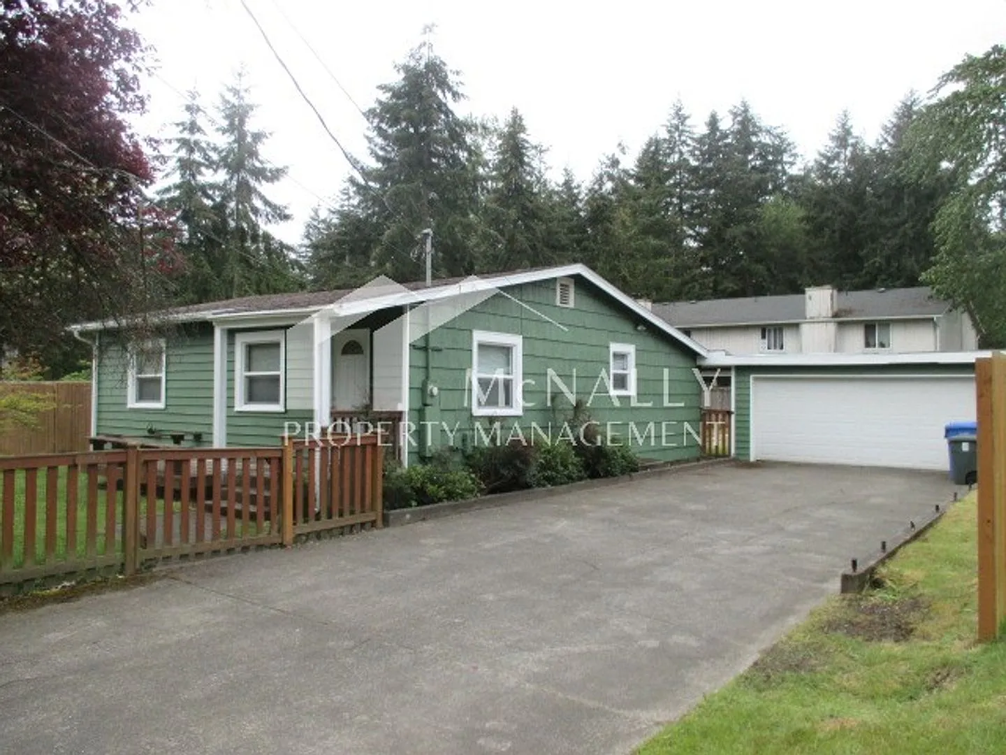 Charming 3 Bedroom Home in Tacoma — Photo 2