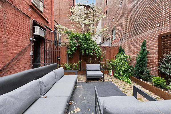 Rented by SERHANT. | media 9