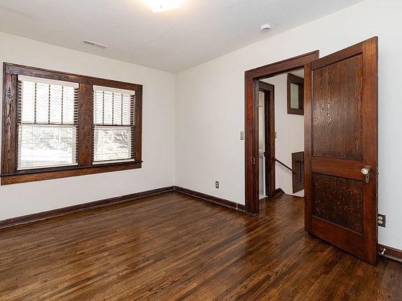 4th image of 107 S Main St #107