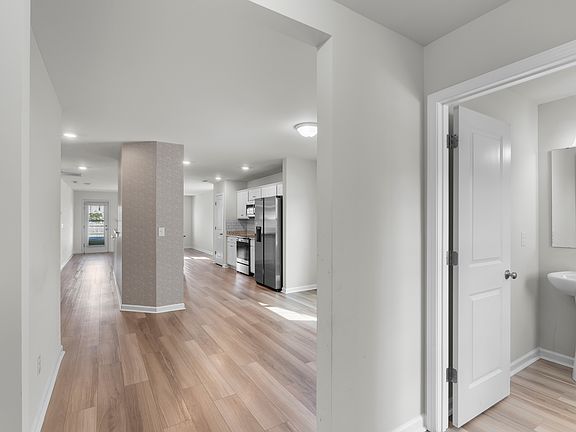 4th image of 672 Penfolds Way