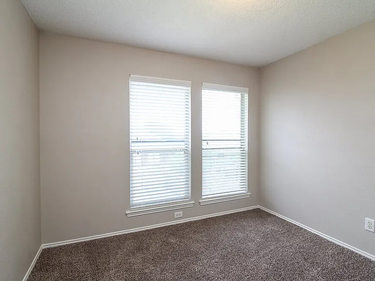 317 Pebblebrook Ln — Photo 7