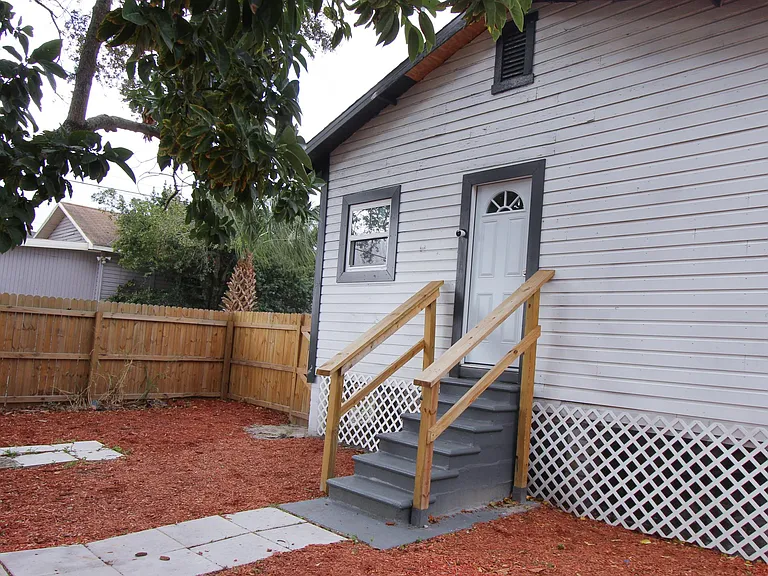 2701 E Columbus Dr — Photo 21