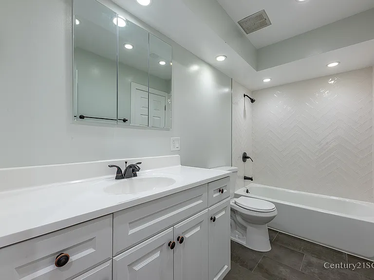 4136 N California Ave #302 — Photo 11