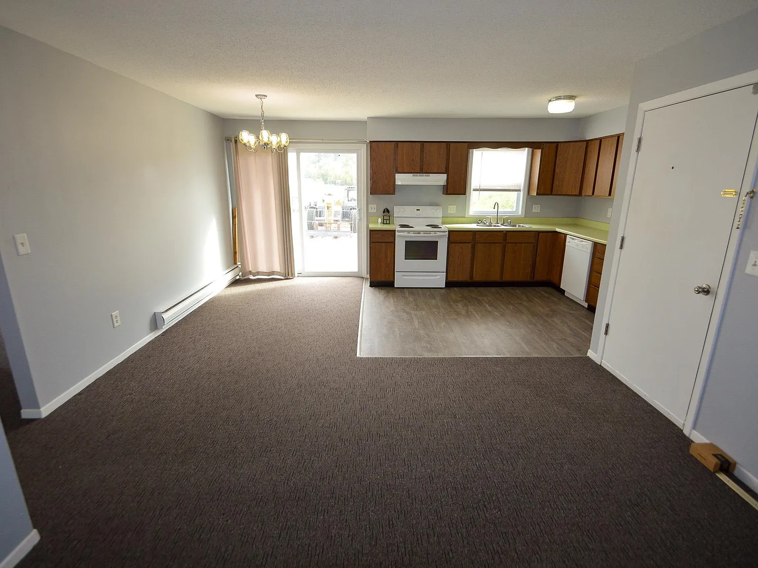 2 bed, 1.0 bath, 700 sqft, $800 — Photo 3