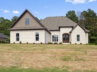 390 Deer Creek Dr, Killen, AL 35645