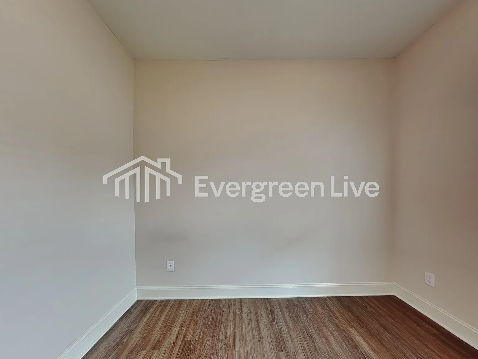 4 bed, 2.5 bath, 2282 sqft, $2,295 — Photo 4