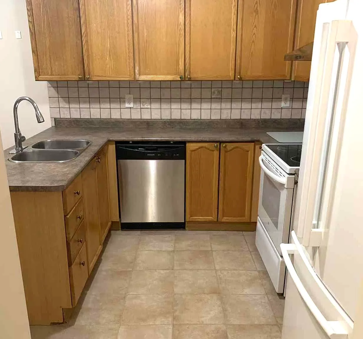 3 bed, 2.5 bath, 1500 sqft, $3,200 — Photo 3