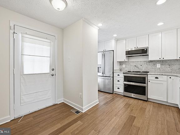 5th image of 1669 Poplar Grove Dr