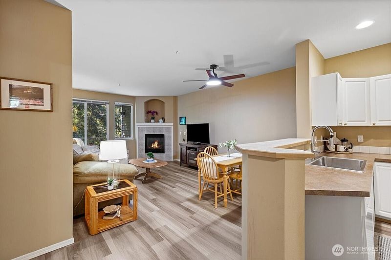 3rd image of 12712 Admiralty Way #B204