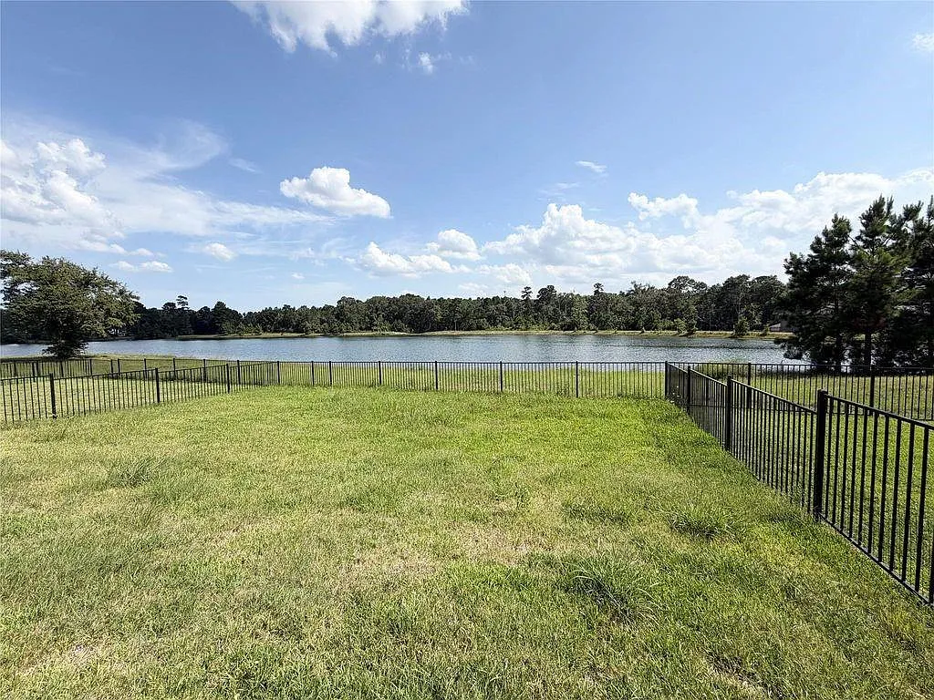 4 bed, 3.0 bath, $2,200 — Photo 2