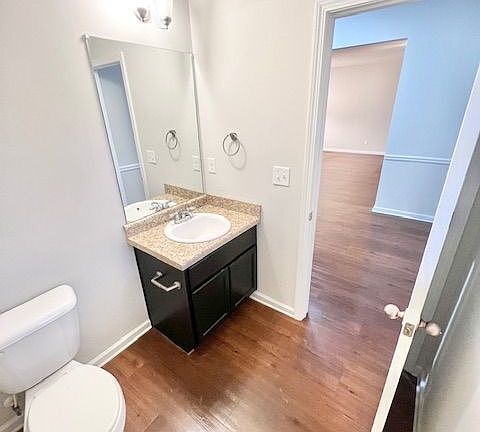 5th image of 640 Armitage Way