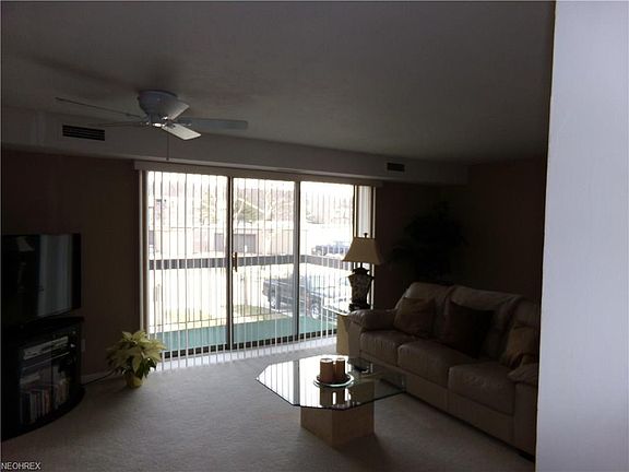 4th image of 9660 Cove Dr Unit F18