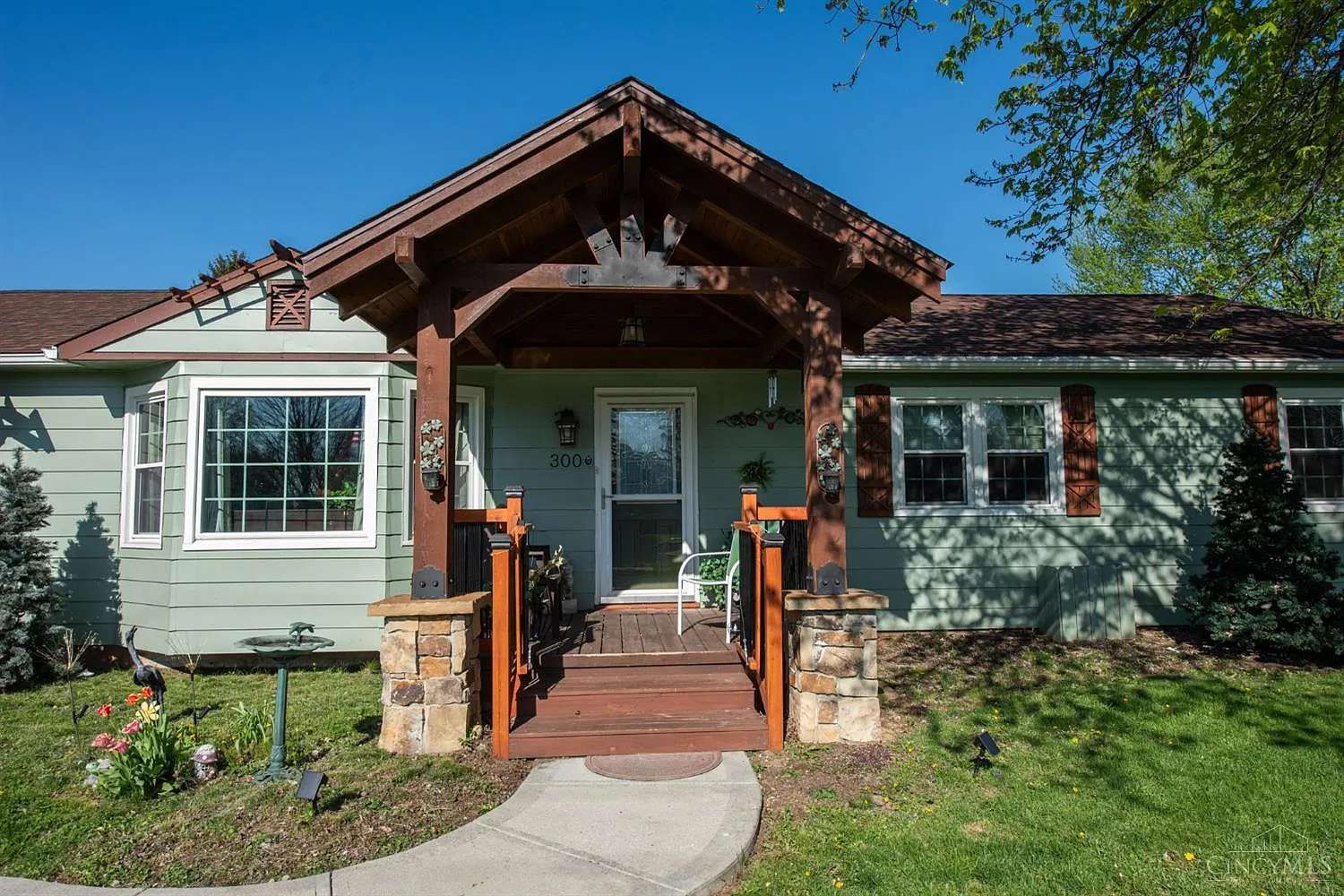 300 Arcadia Dr photo 1