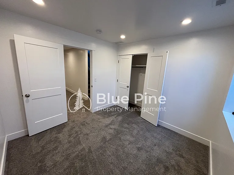 5760 Wildrose Ave — Photo 19