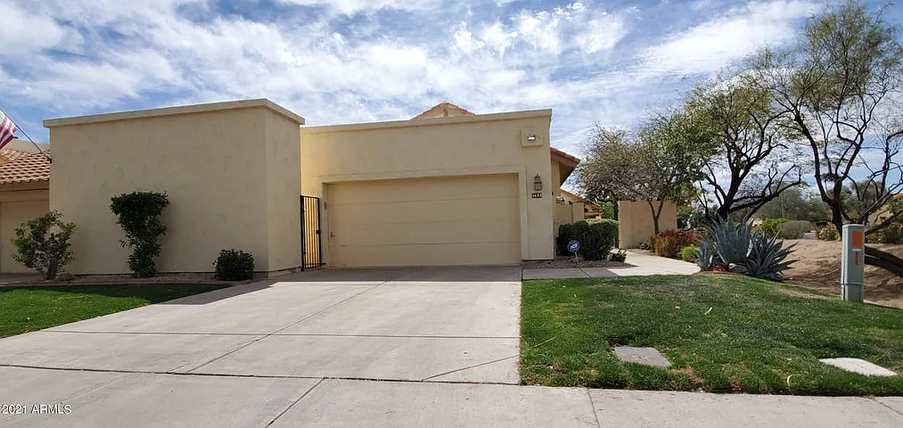2 bed, 1369 sqft, $2,500 — Photo 1