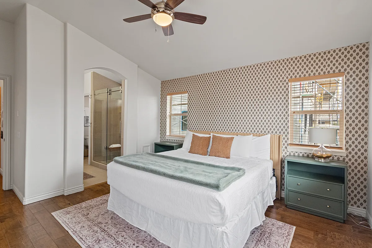 Primary Bedroom / King Bed - 4094 Worthington Dr