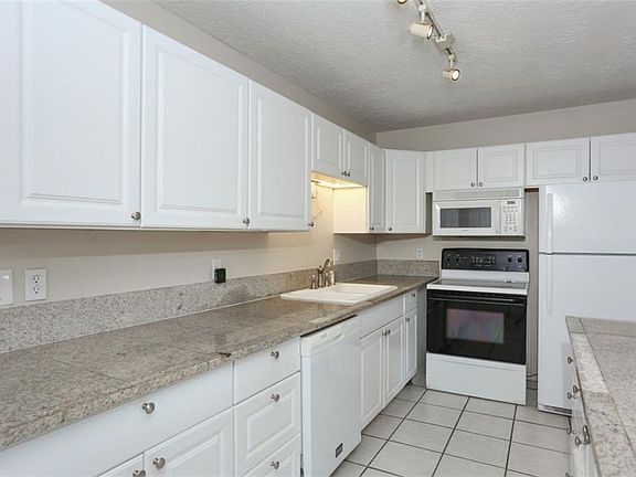 4th image of 535 Straight Creek Dr #204