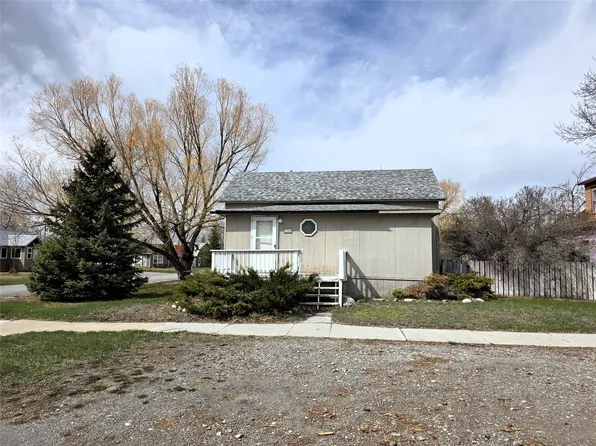 33 4th St NW, Choteau, MT 59422