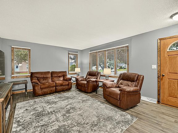 2nd image of 800 6th St NW