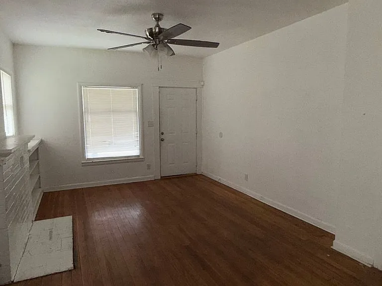 4210 Sullivan St — Photo 2