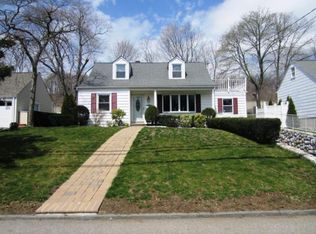 90 Randolph Rd, White Plains, NY 10607