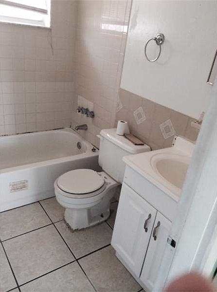 2nd image of 2703 NW 15th St