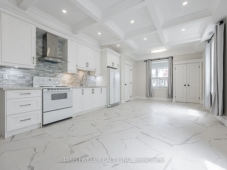 90 Galt Ave #A — Photo 2