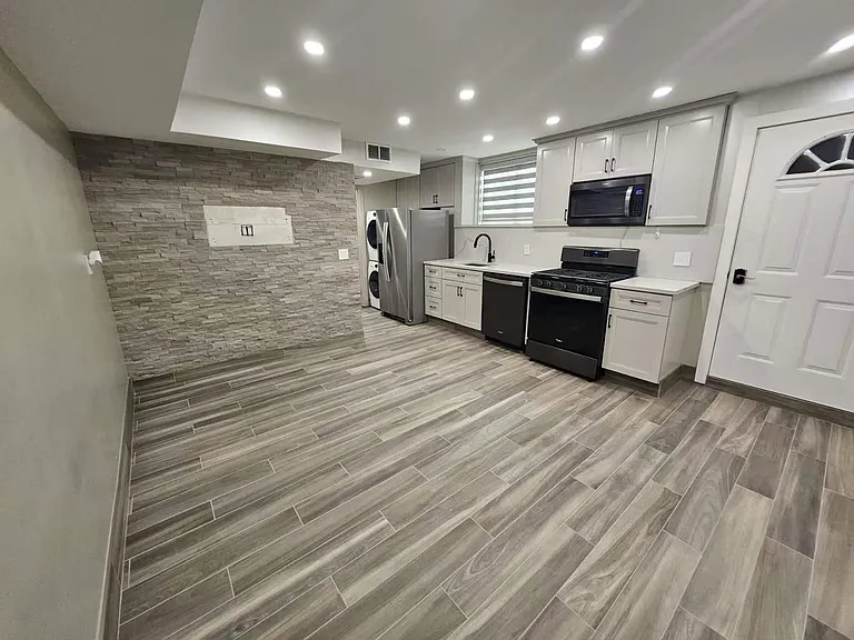 582 Westwood Ave #1 — Photo 2
