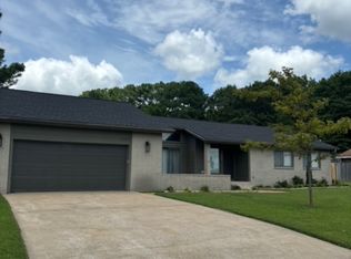 2688 E Hyland Park Rd, Fayetteville, AR 72701