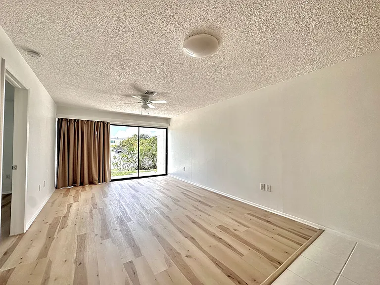 1001 W Marion Ave #9 — Photo 32