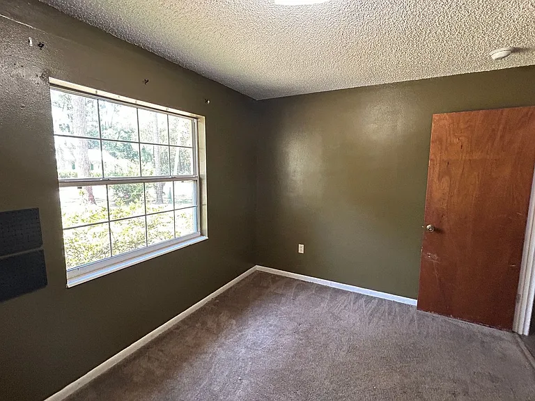 612 NW 9th Ct — Photo 9