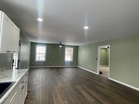 3rd image of 812 N Dant Blvd