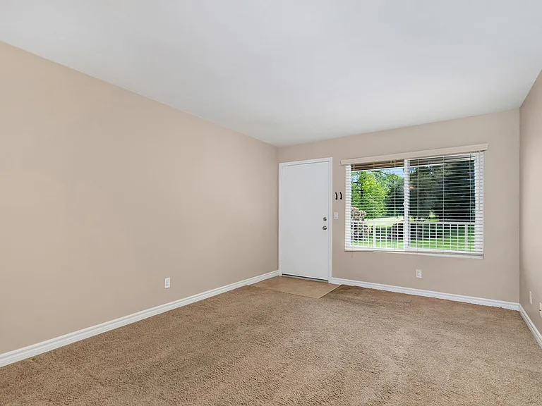 27725 Mountain Meadow Rd #32 — Photo 5